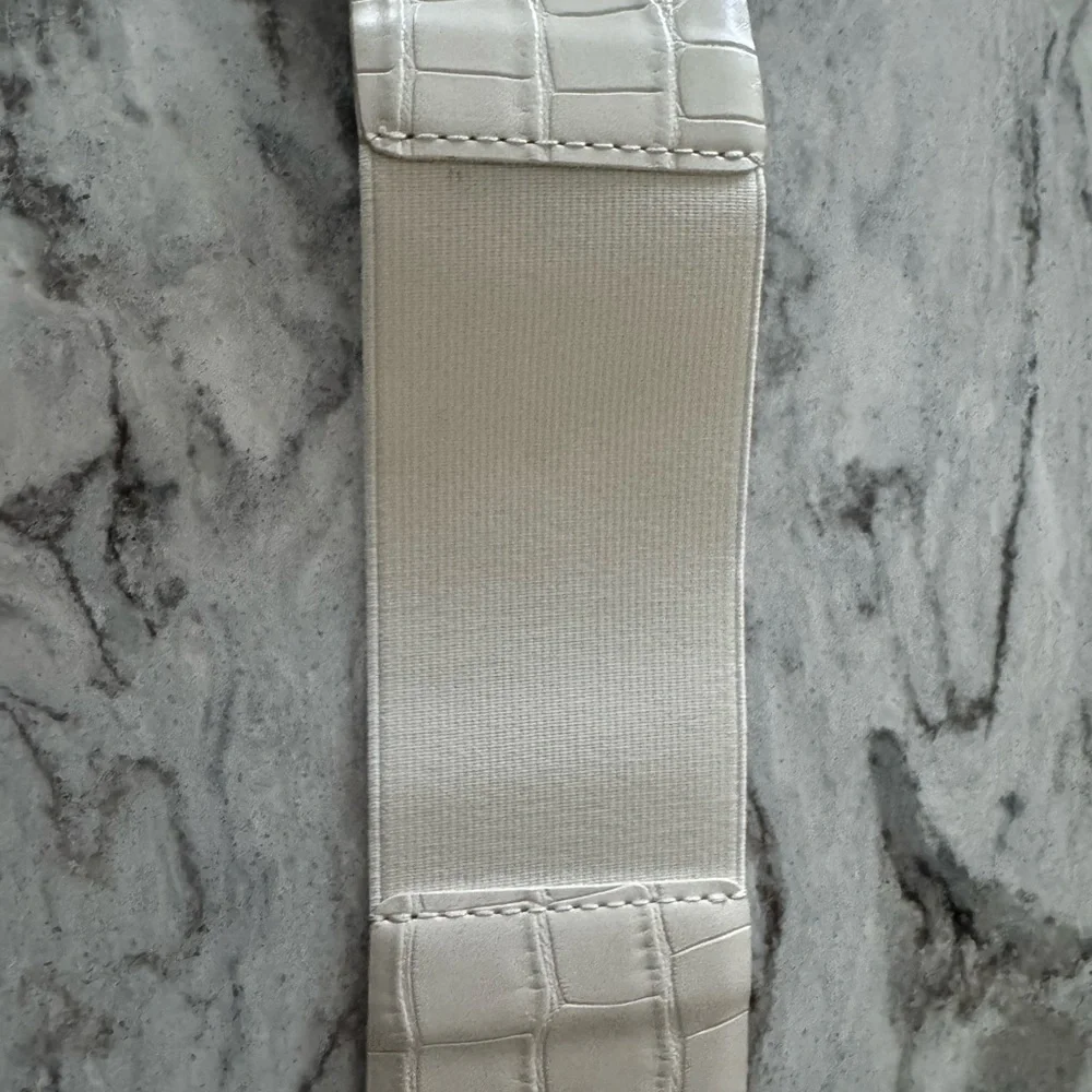 NWT Express Ivory Croc Embossed Statement Waist Belt Oversized Buckle S/M